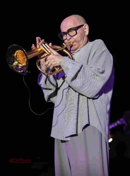  GREG ADAMS led the Tower of Power Horns from their early 70’s inception till he went solo in 1999 and then he himself formed his own EAST BAY HORNS  